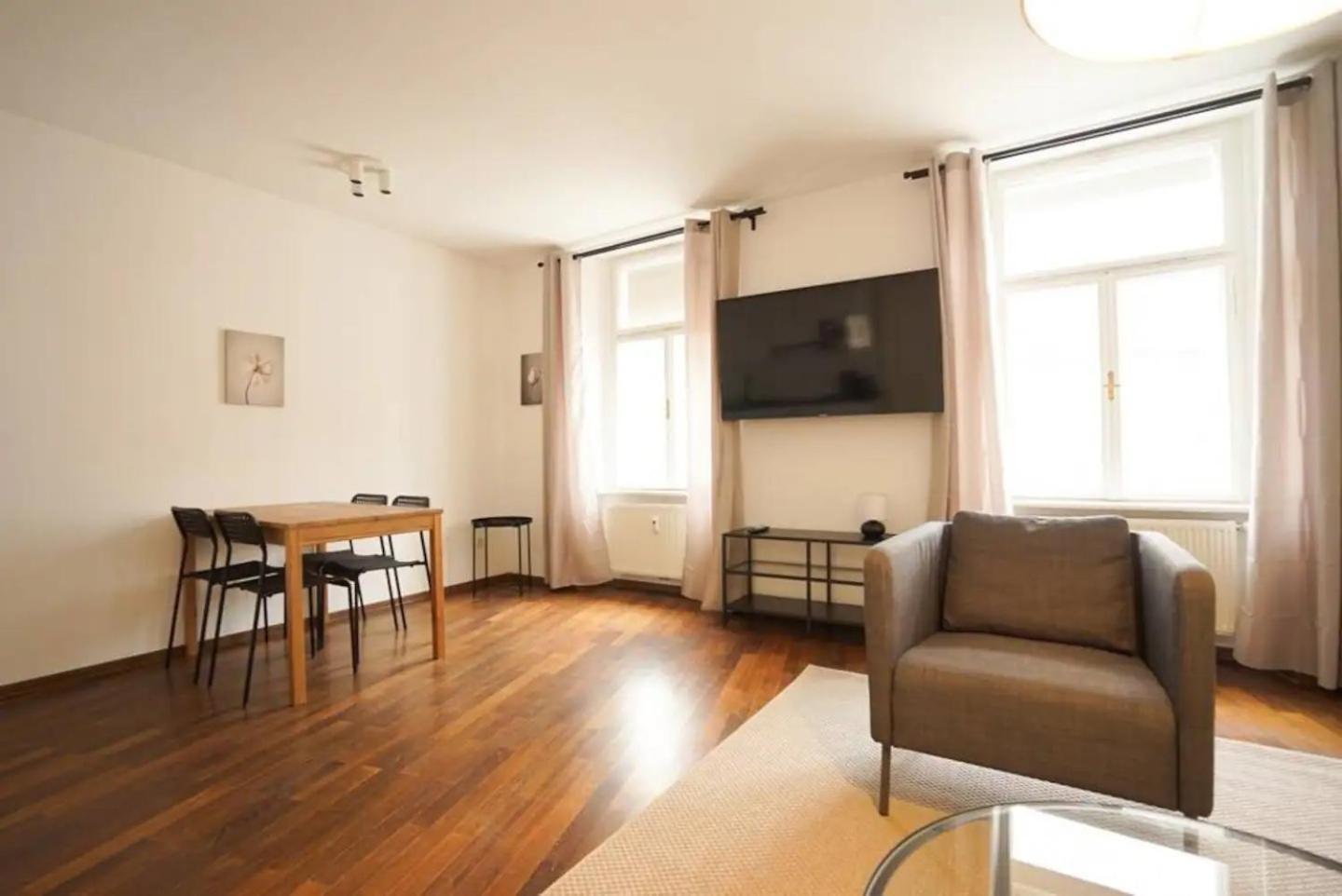 メードリングAuthentic Austrian Flat In The South Of Viennaアパートメント エクステリア 写真
