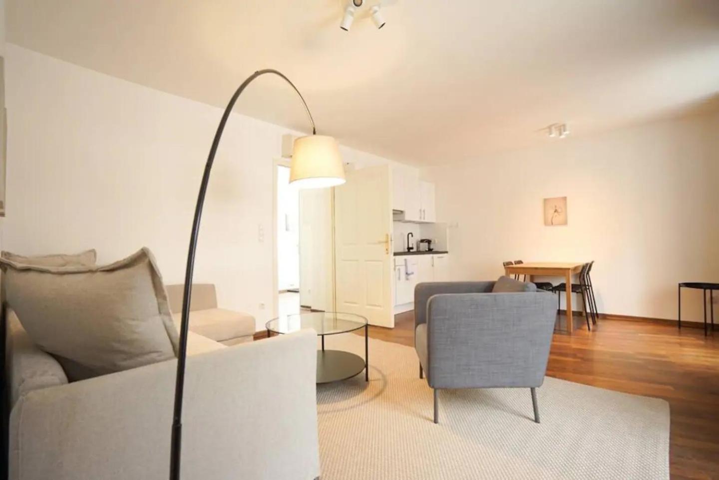 メードリングAuthentic Austrian Flat In The South Of Viennaアパートメント エクステリア 写真
