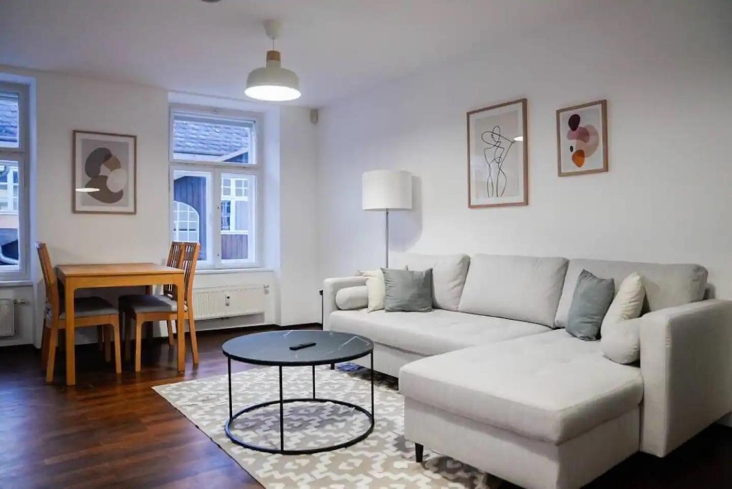 メードリングAuthentic Austrian Flat In The South Of Viennaアパートメント エクステリア 写真