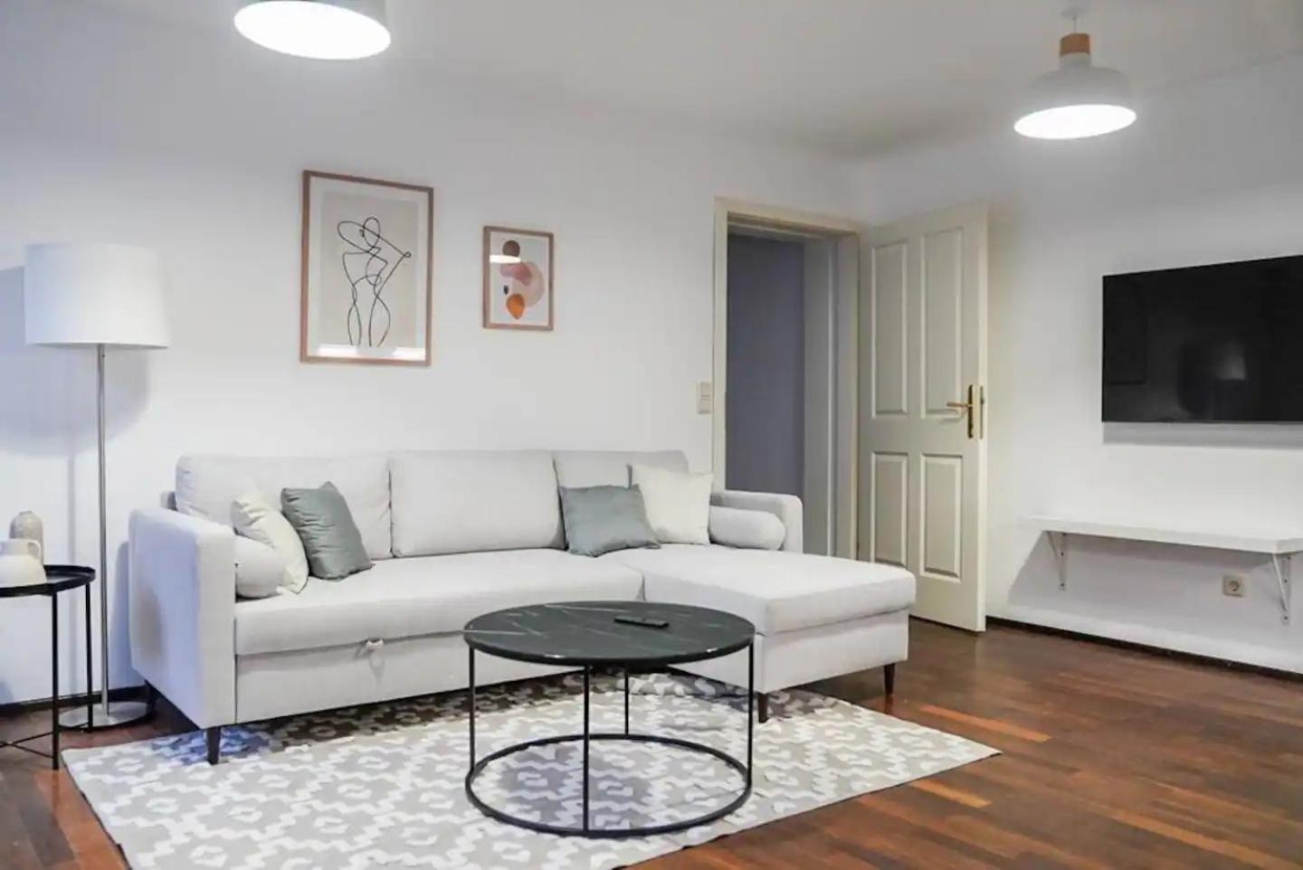 メードリングAuthentic Austrian Flat In The South Of Viennaアパートメント エクステリア 写真