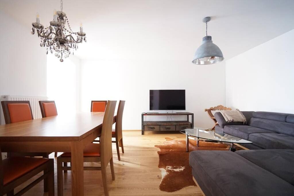 メードリングAuthentic Austrian Flat In The South Of Viennaアパートメント エクステリア 写真