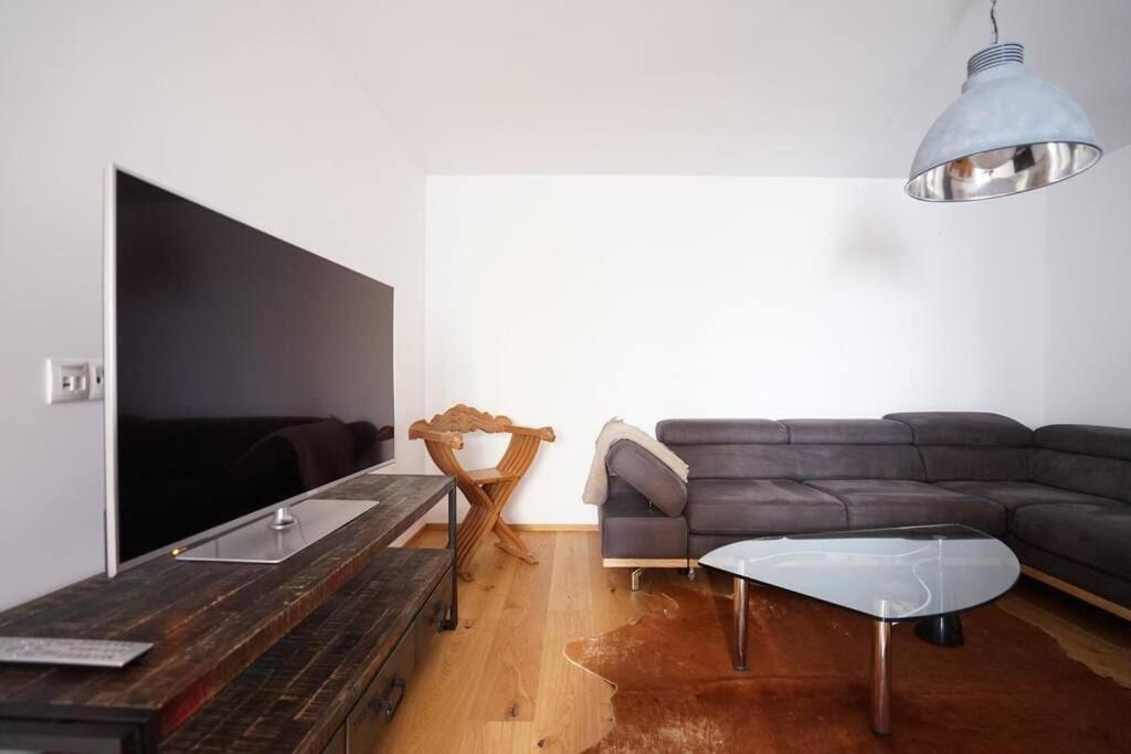 メードリングAuthentic Austrian Flat In The South Of Viennaアパートメント エクステリア 写真
