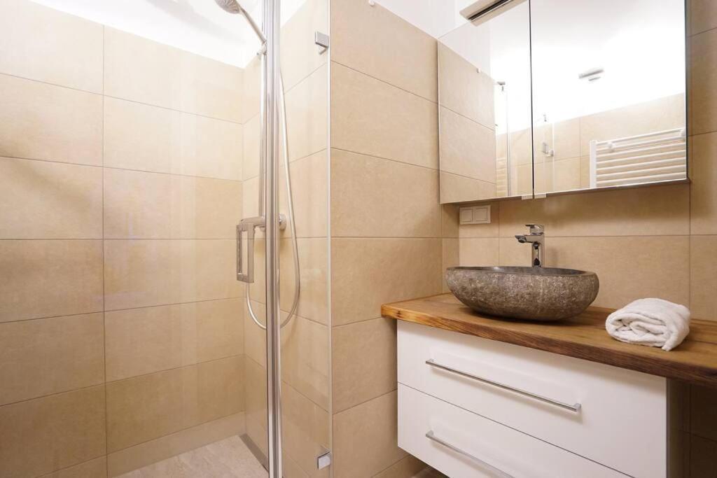 メードリングAuthentic Austrian Flat In The South Of Viennaアパートメント エクステリア 写真