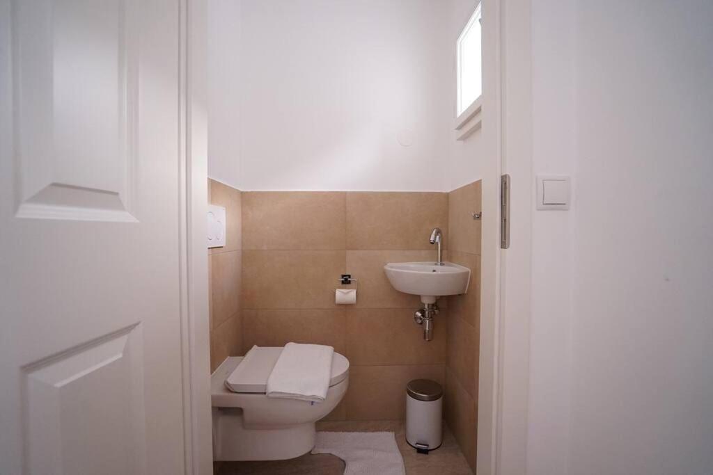 メードリングAuthentic Austrian Flat In The South Of Viennaアパートメント エクステリア 写真