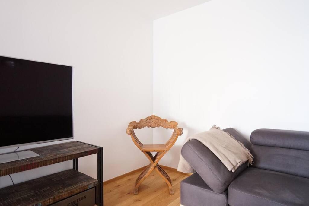 メードリングAuthentic Austrian Flat In The South Of Viennaアパートメント エクステリア 写真